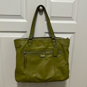 Coach F23973 Daisy Emma tote in Grass green
